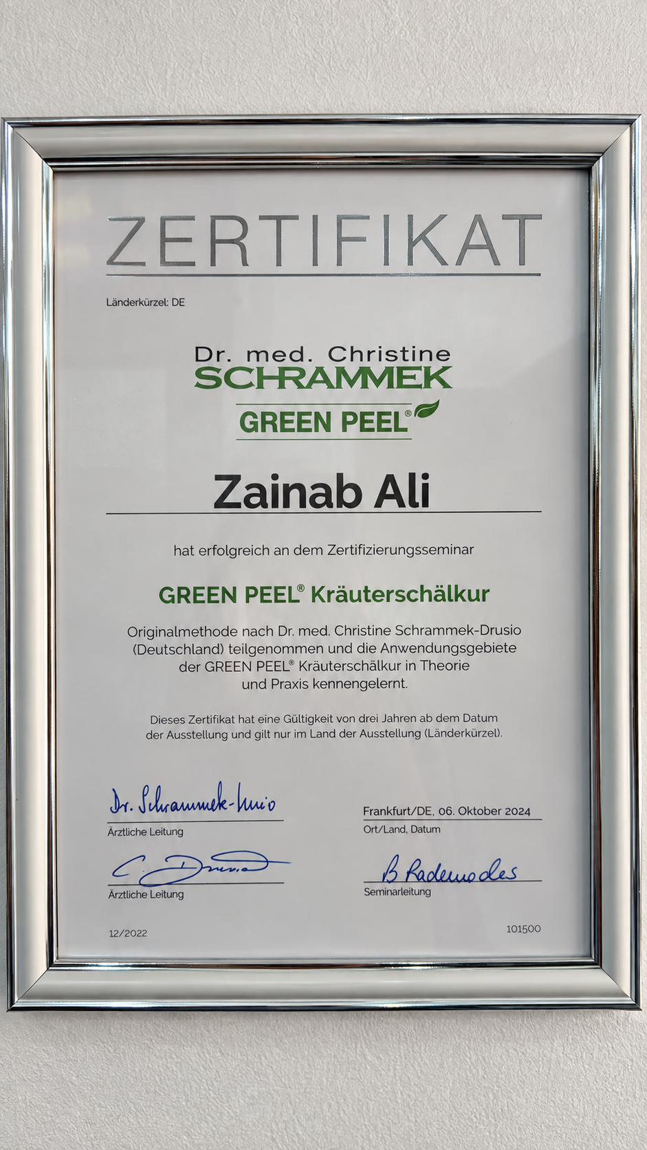 Dr. Schrammek zertifiziert (GREEN PEEL)